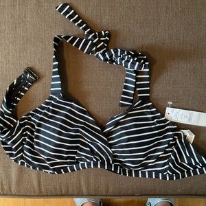 Size medium bikini top black w/ white